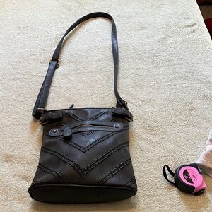 Women's Black Chevron-Stitch Crossbody Bag - Classic Everyday Style